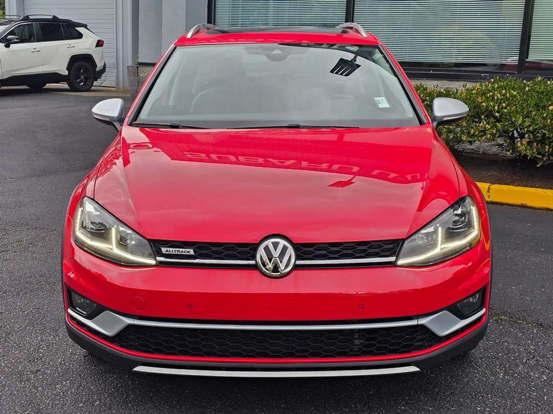 2018 Volkswagen Golf Alltrack TSI SEL - Image 2