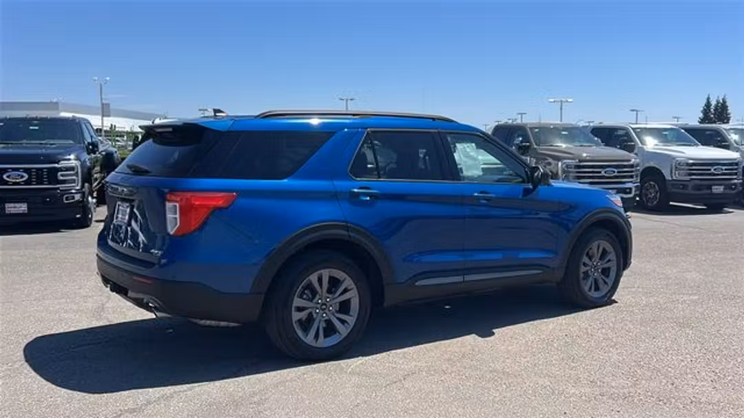 2022 Ford Explorer XLT - Image 3