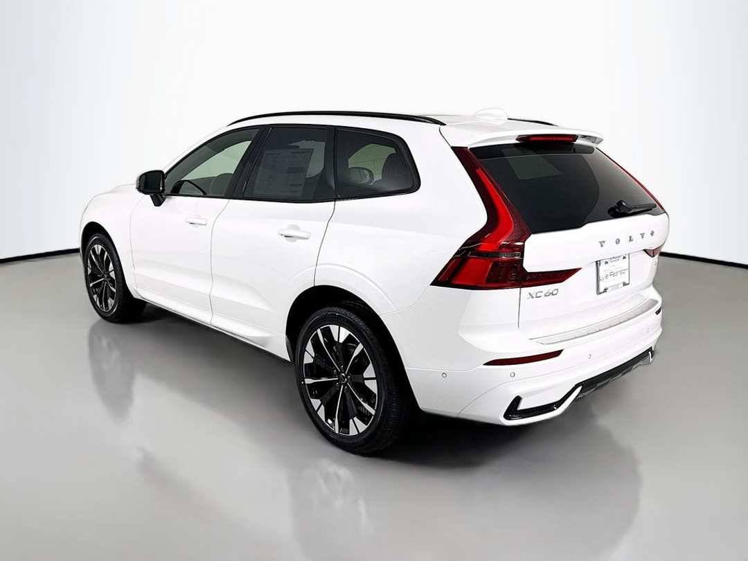 2026 Volvo Xc60 B5 Plus - Image 3