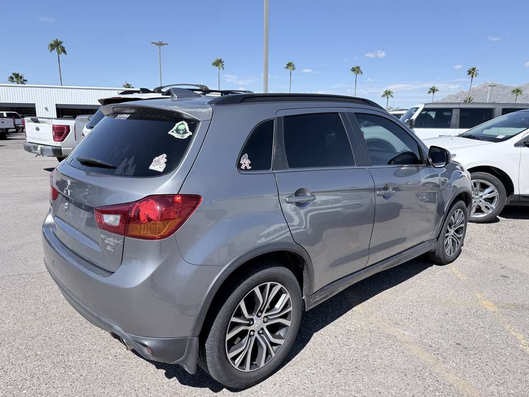 2017 Mitsubishi Outlander Sport SEL 2.4 - Image 3