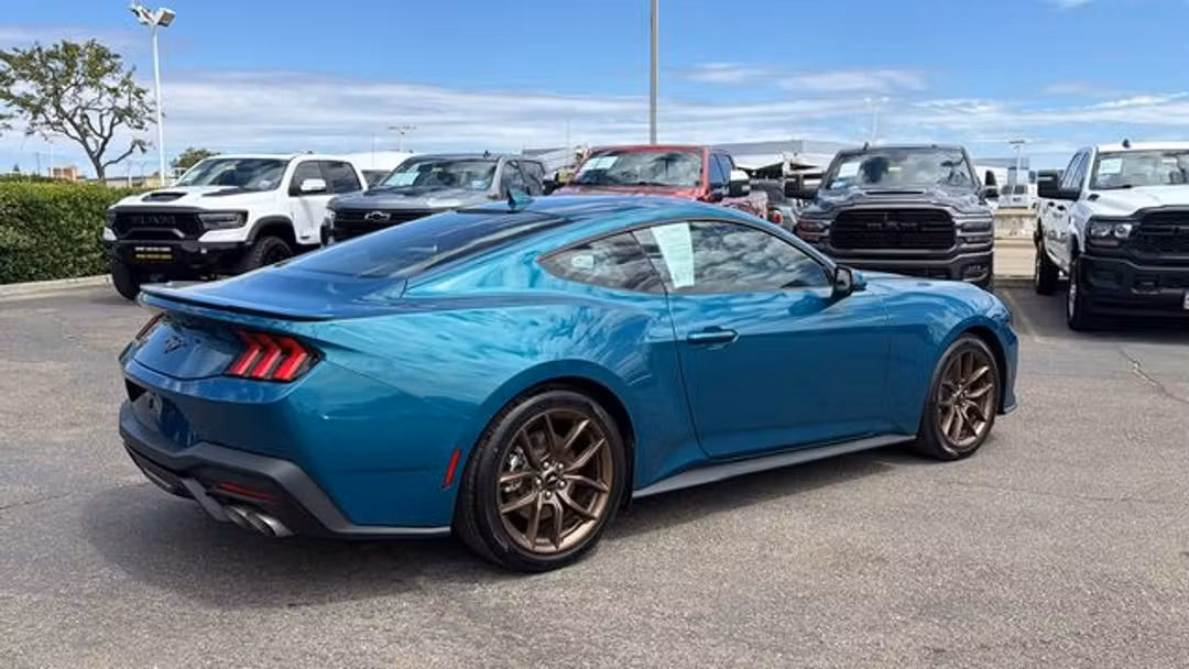 2026 Ford Mustang EcoBoost - Image 3