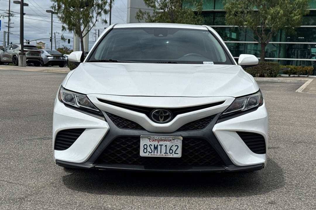 2020 Toyota Camry SE - Image 3