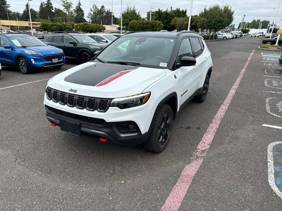 2024 Jeep Compass Trailhawk - Image 3