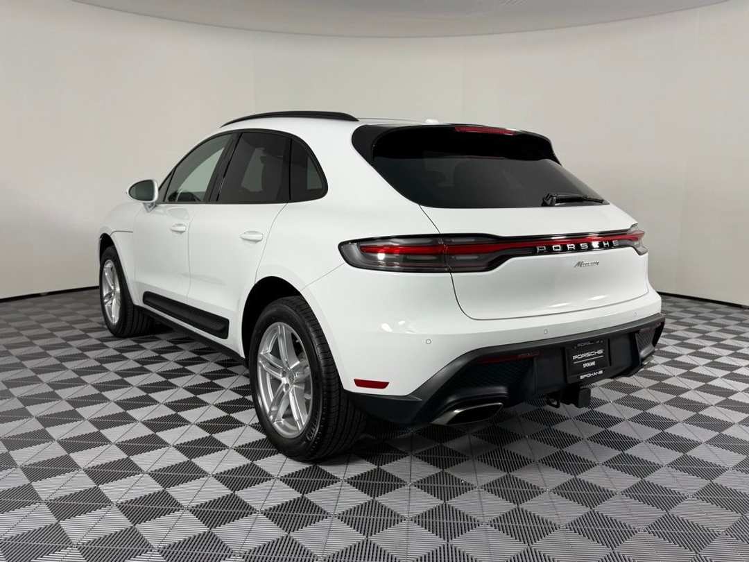 2026 Porsche Macan - Image 3