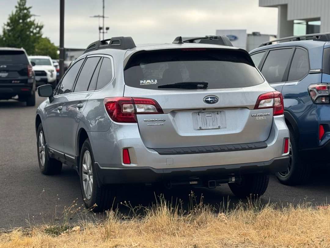 2017 Subaru Outback 2.5i Premium - Image 2
