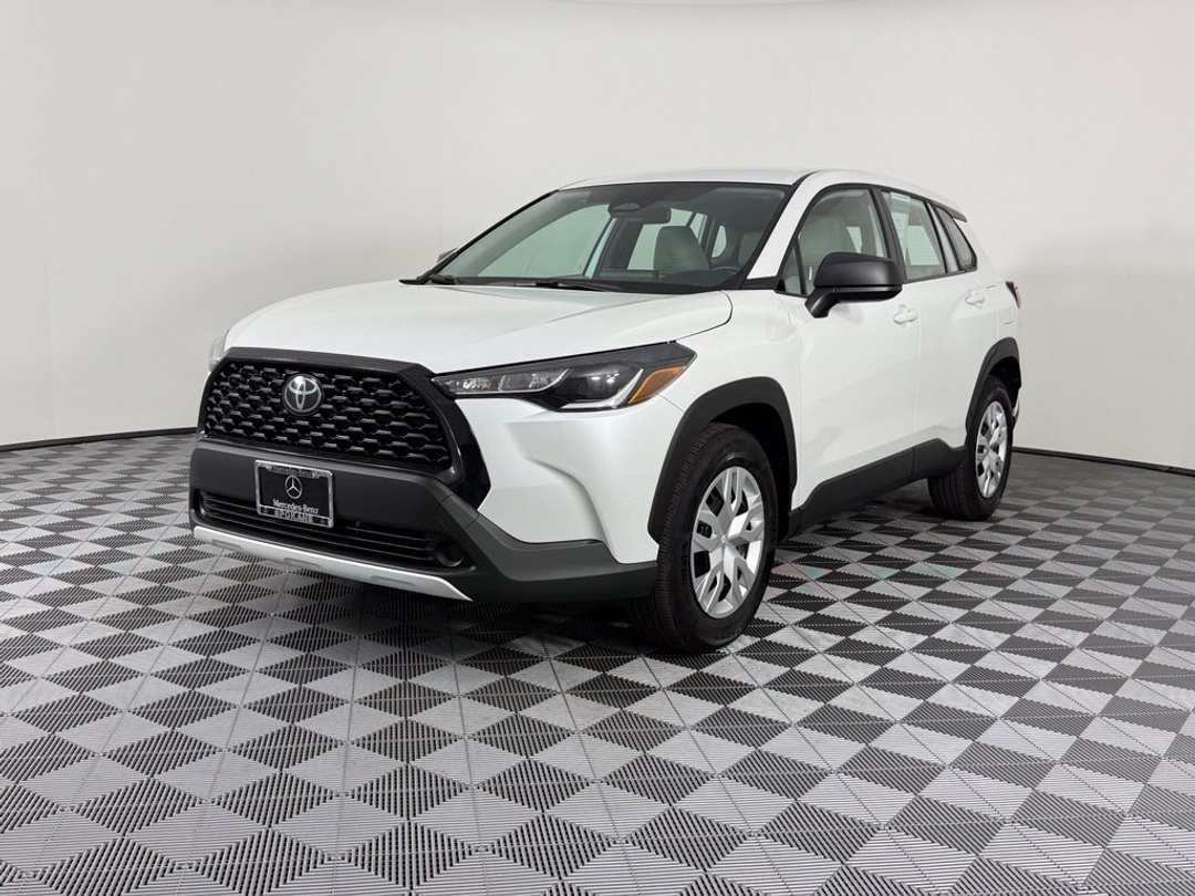 2024 Toyota Corolla Cross L - Image 3