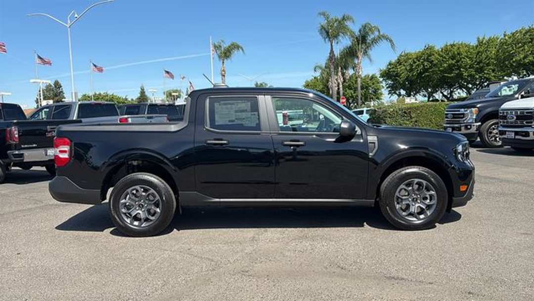 2026 Ford Maverick XLT - Image 2