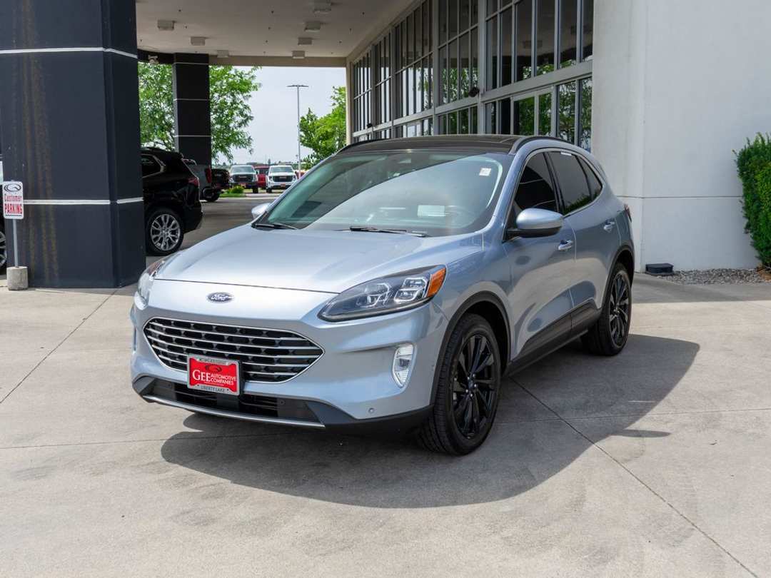 2022 Ford Escape Titanium - Image 3