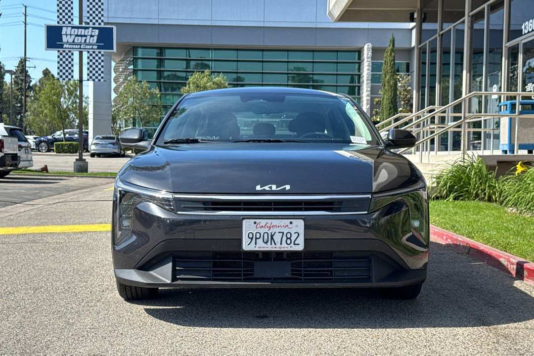 2025 Kia K4 LXS - Image 3