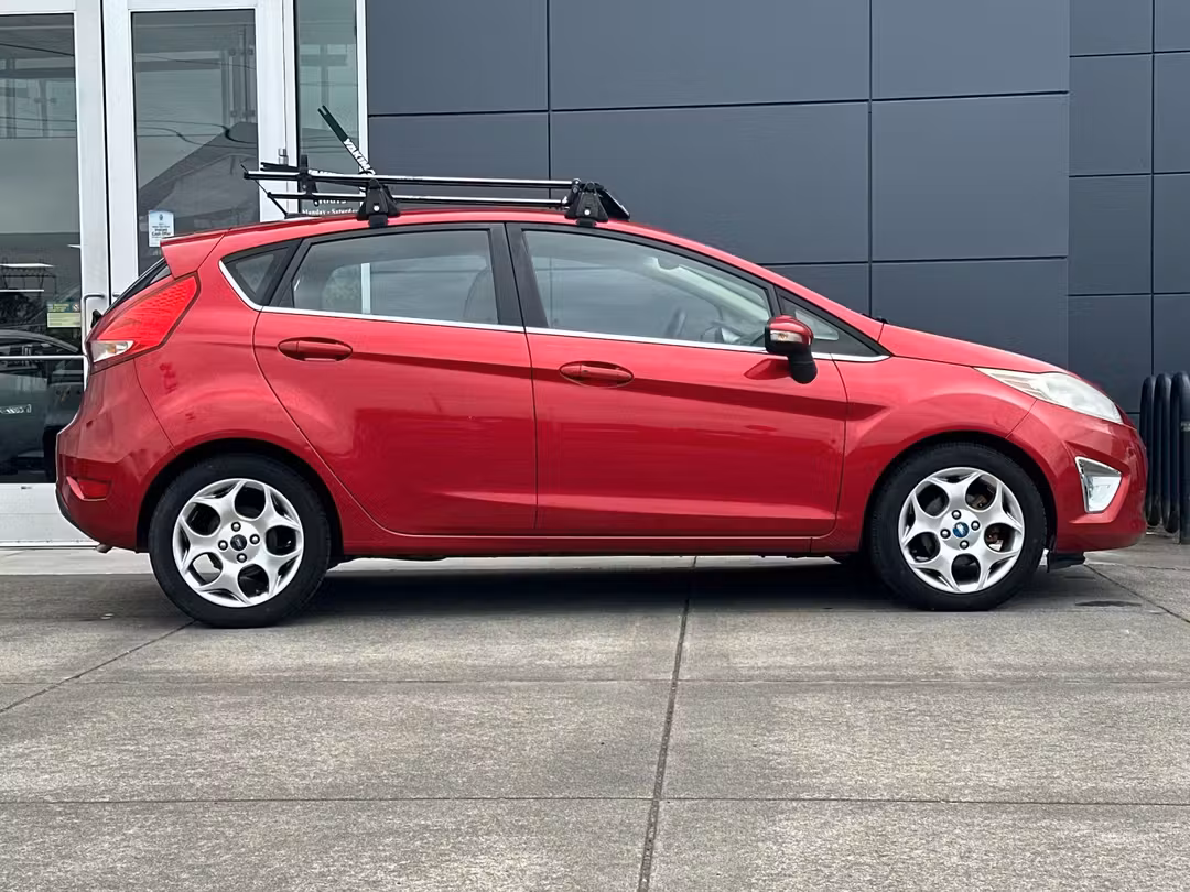 2011 Ford Fiesta SES - Image 2