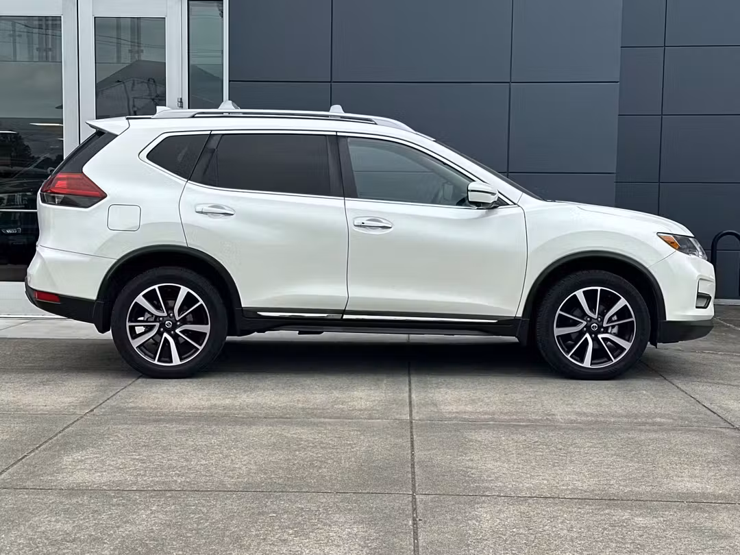 2020 Nissan Rogue SL - Image 2
