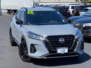 2022 Nissan Kicks SR