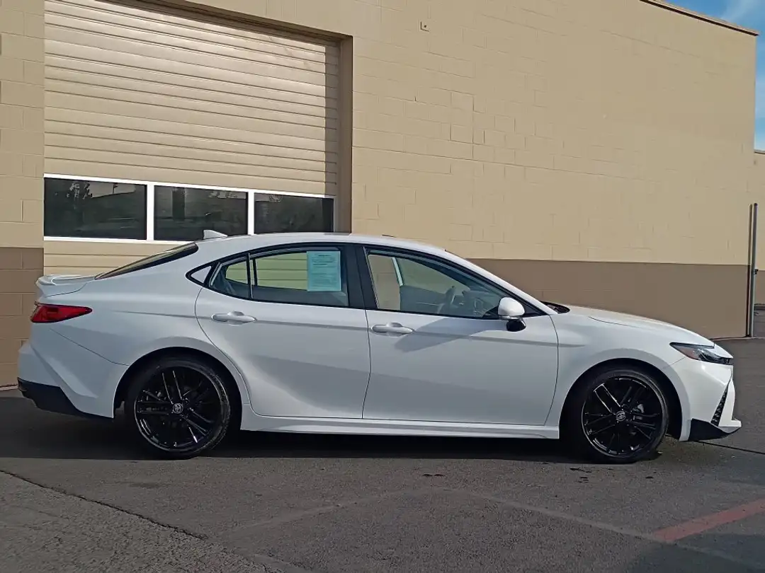 2025 Toyota Camry SE - Image 3