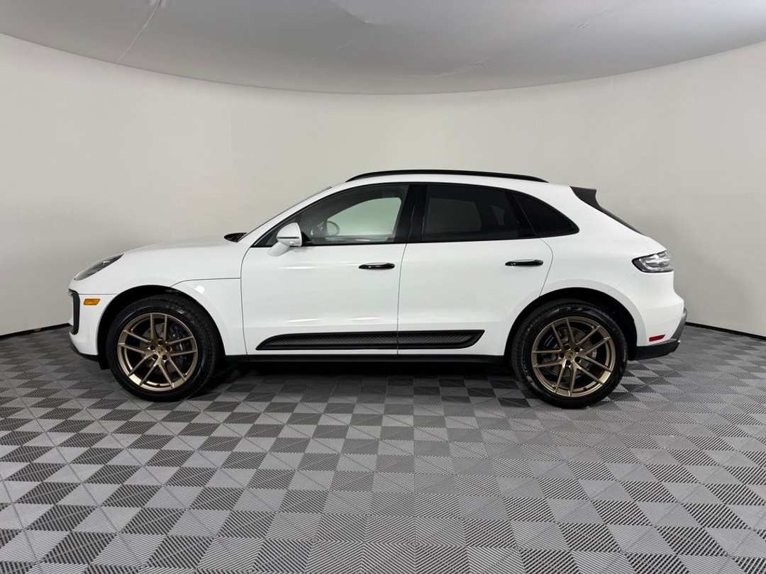 2026 Porsche Macan - Image 2