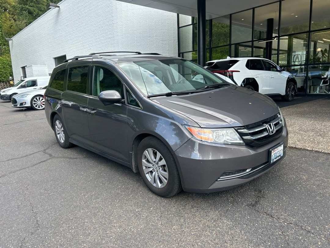 2016 Honda Odyssey EXL - Image 2