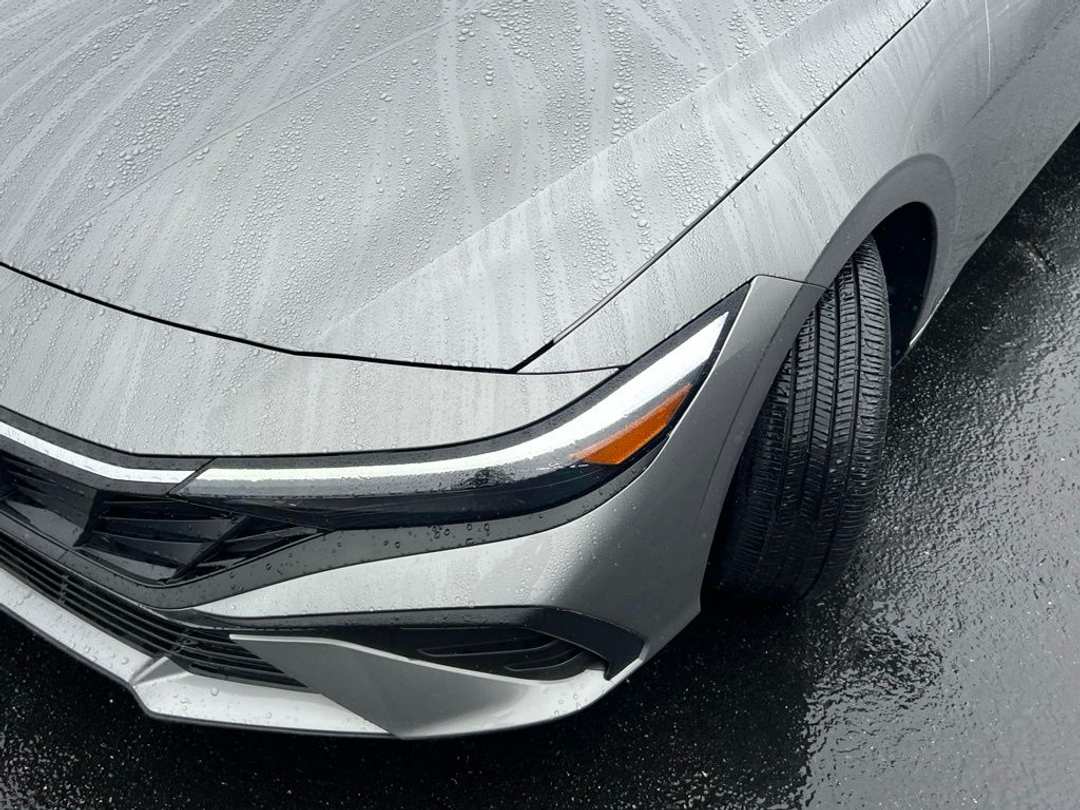 2025 Hyundai Elantra SE - Image 3