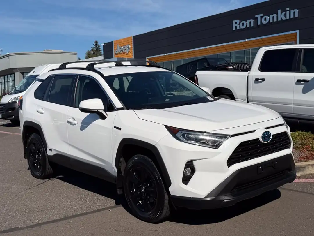 2020 Toyota Rav4 Hybrid XLE - Image 2