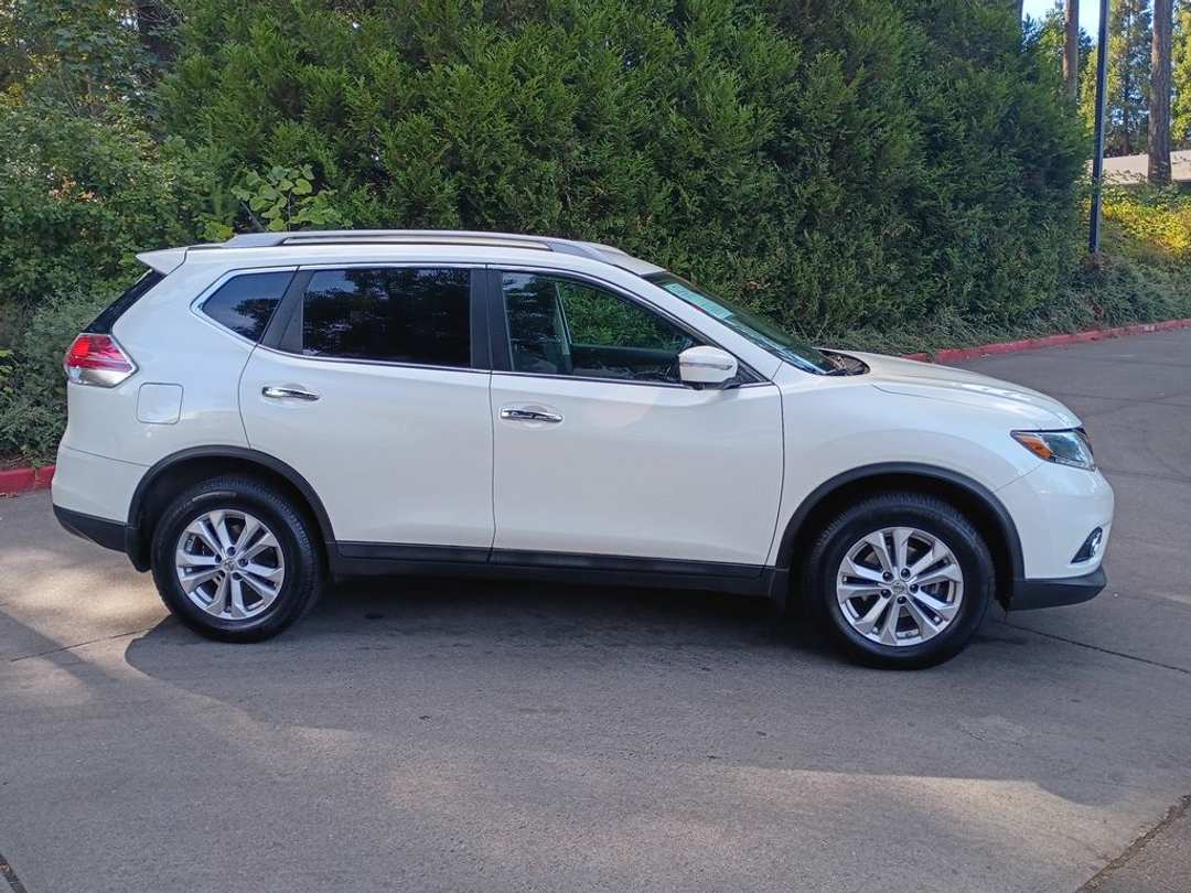 2015 Nissan Rogue SV - Image 3