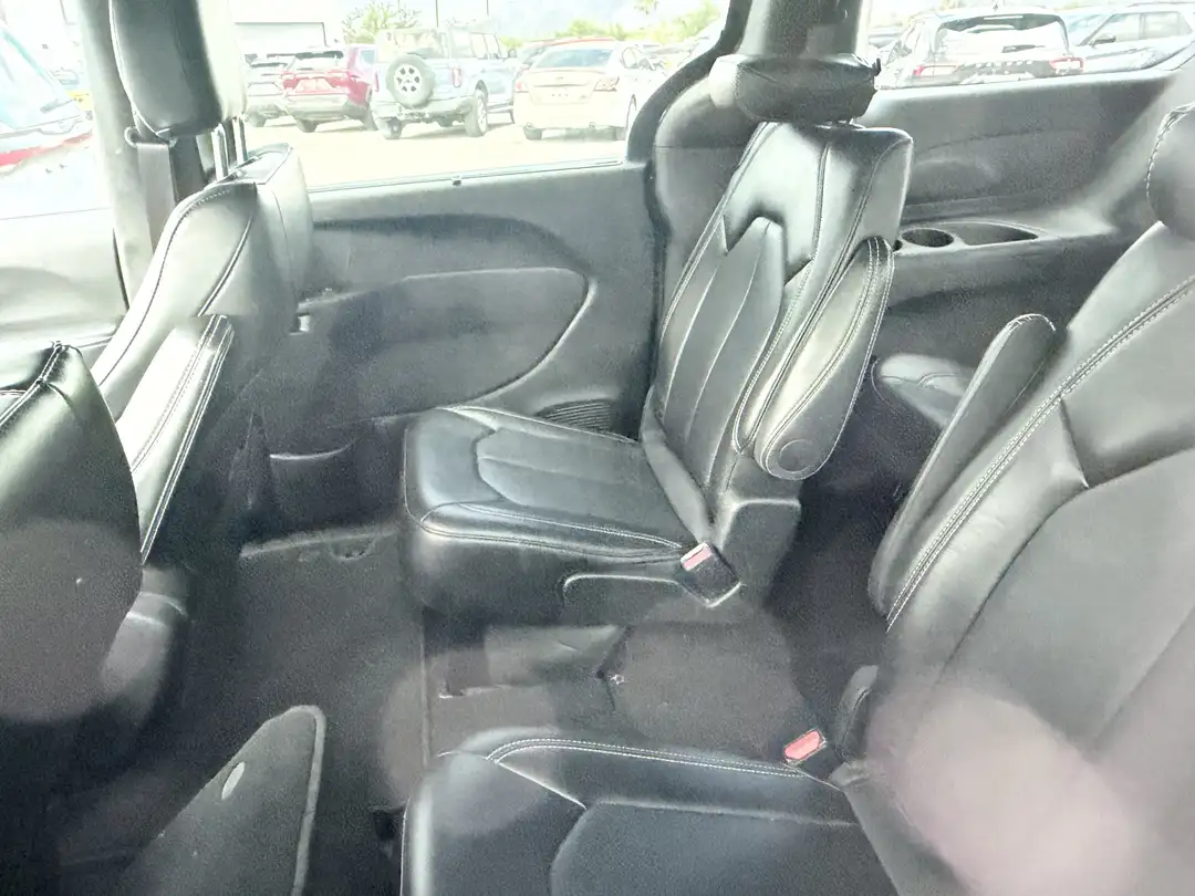 2025 Chrysler Pacifica Select - Image 3