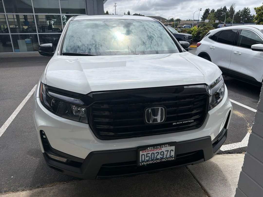 2023 Honda Ridgeline Black Edition - Image 2