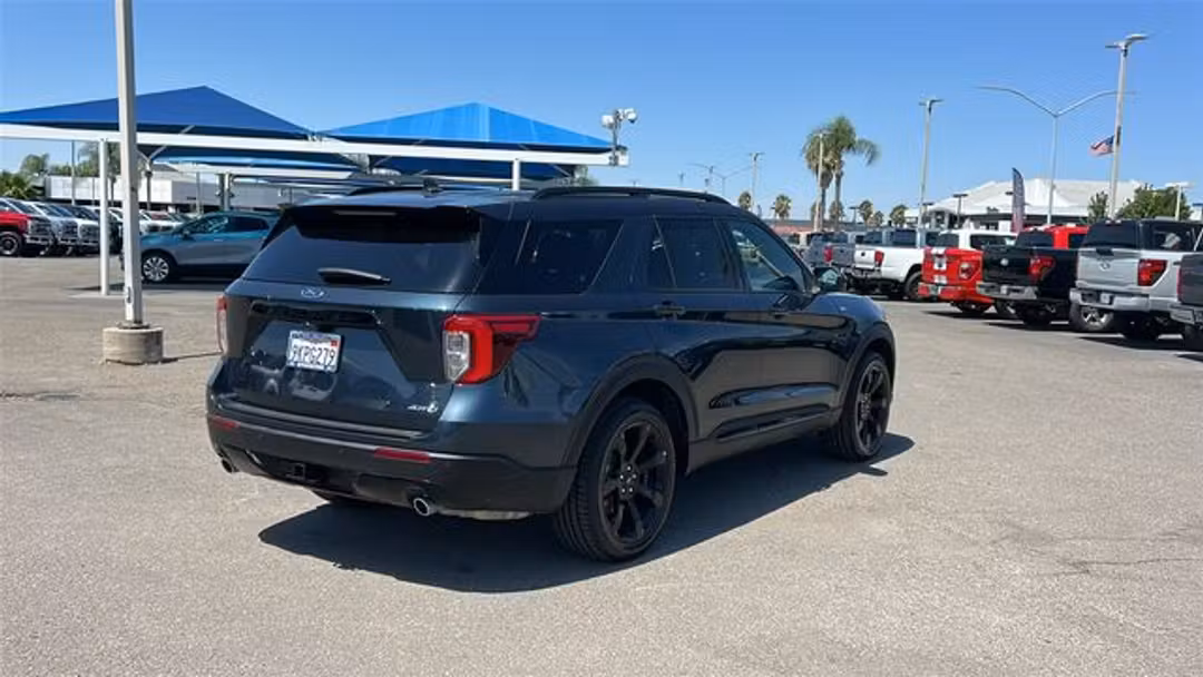 2023 Ford Explorer STLine - Image 3