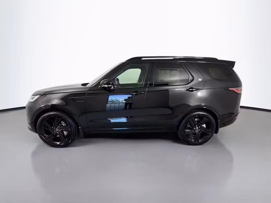 2026 Land Rover Discovery Dynamic SE - Image 2