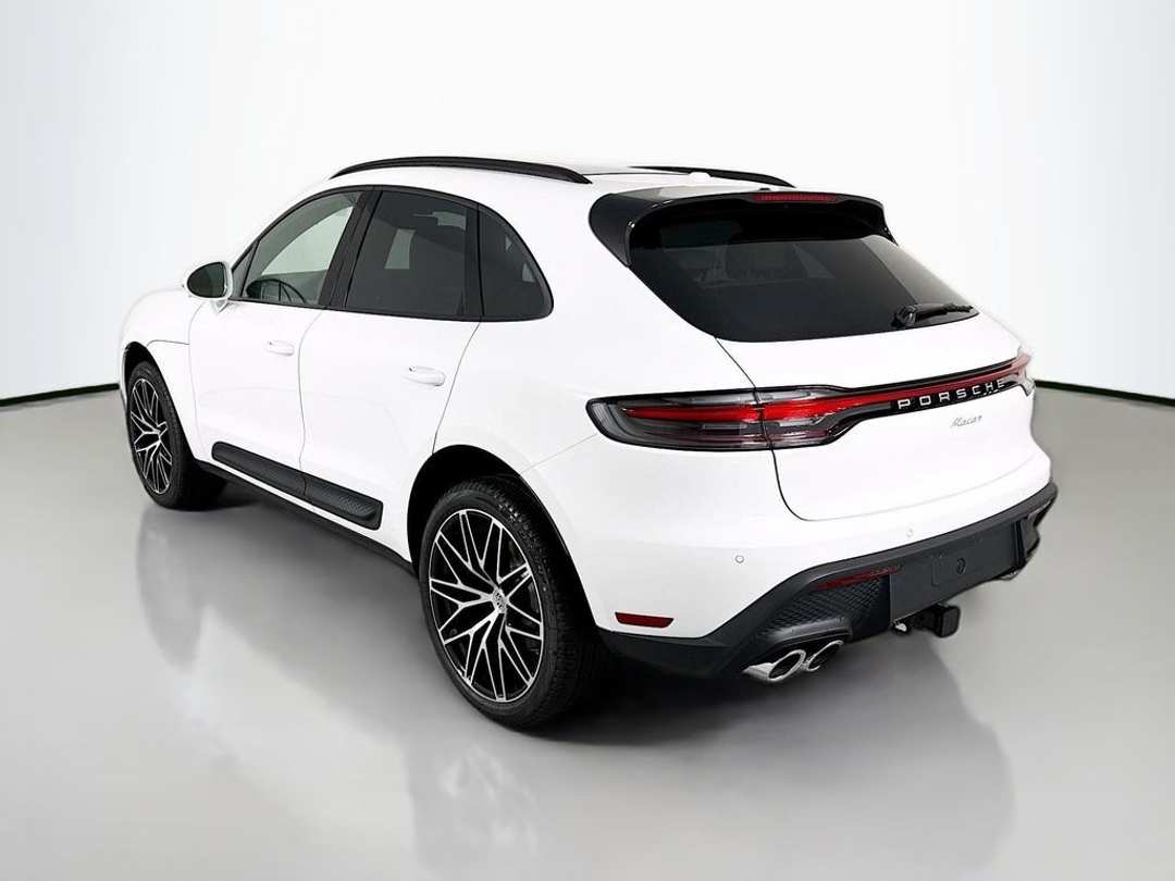 2026 Porsche Macan - Image 3
