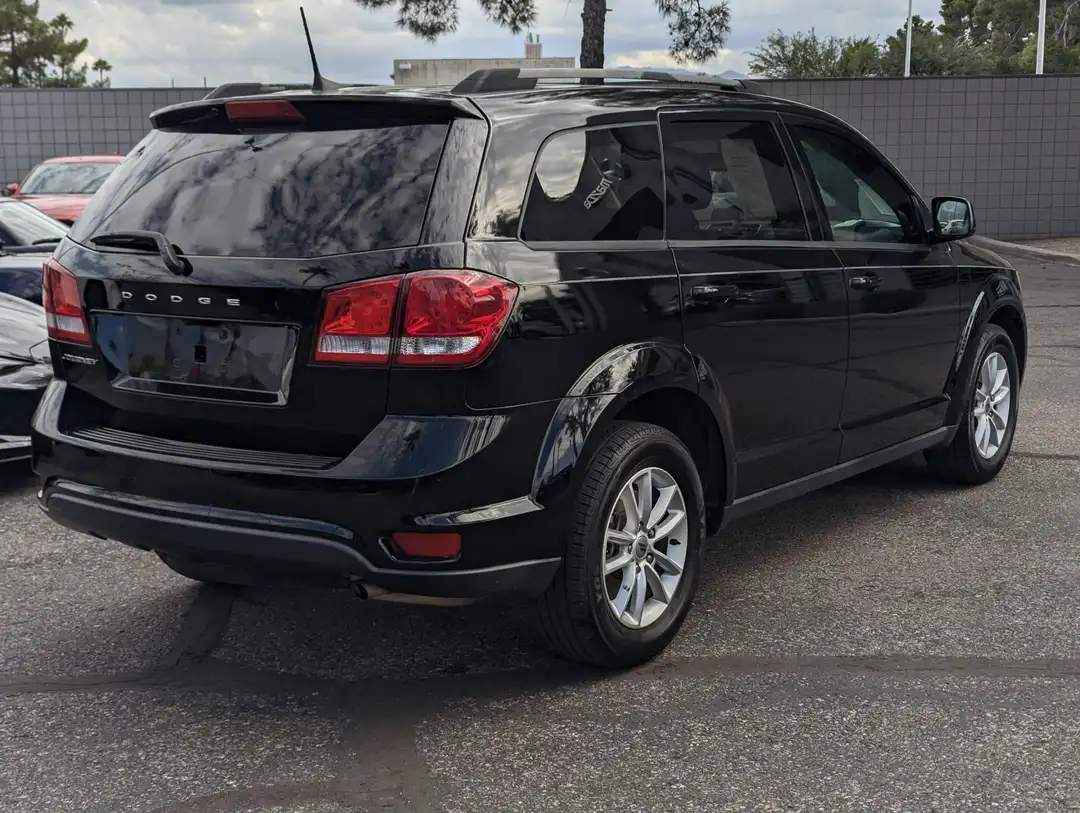 2019 Dodge Journey SE - Image 2