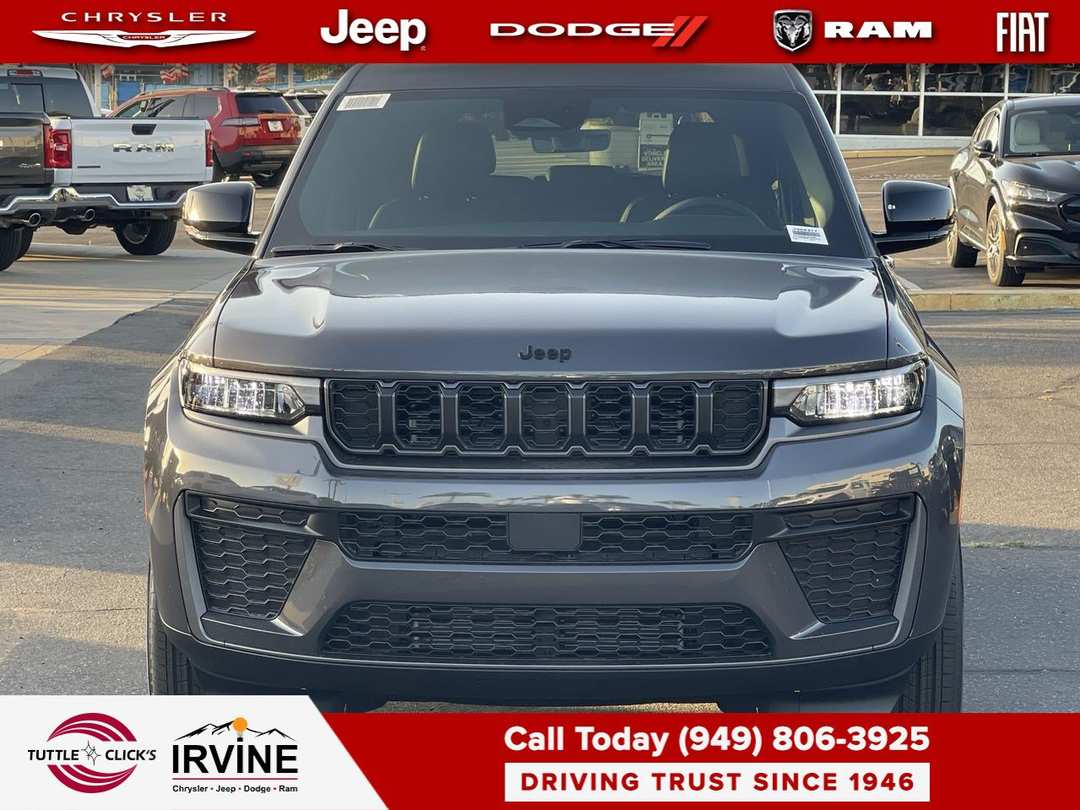 2026 Jeep Grand Cherokee Laredo Altitude - Image 2