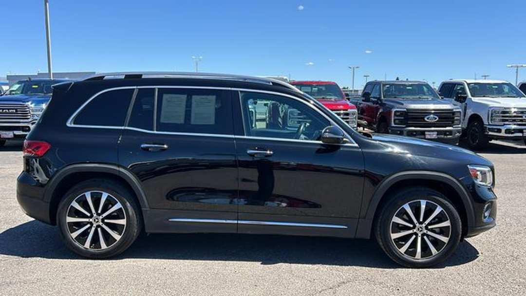 2022 Mercedes-Benz GLB GLB 250 - Image 2