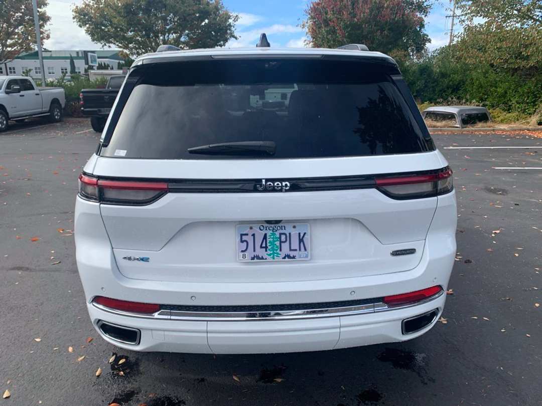 2023 Jeep Grand Cherokee Overland 4xe - Image 3