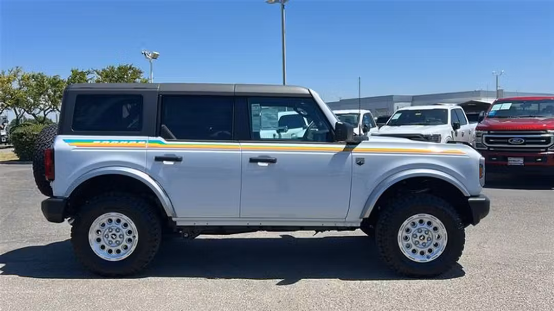 2026 Ford Bronco Big Bend - Image 2