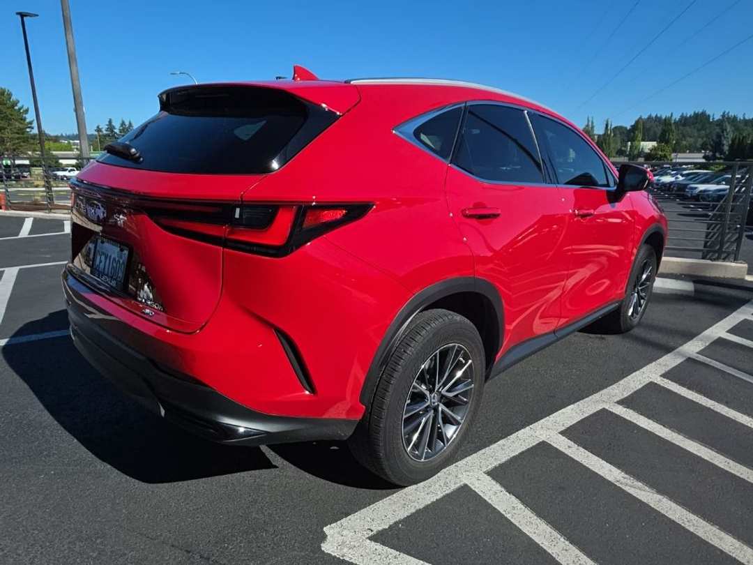 2023 Lexus NX 350h Premium - Image 3