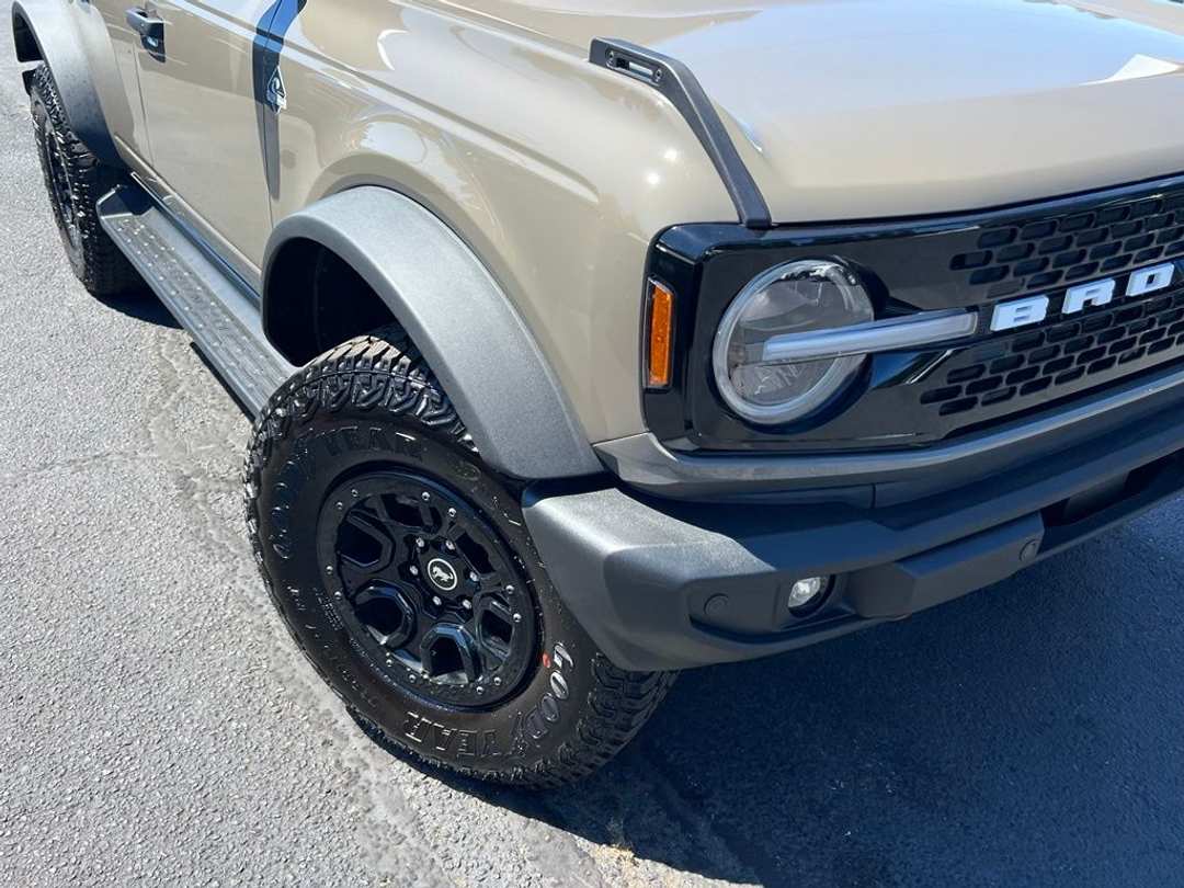 2026 Ford Bronco Outer Banks - Image 2