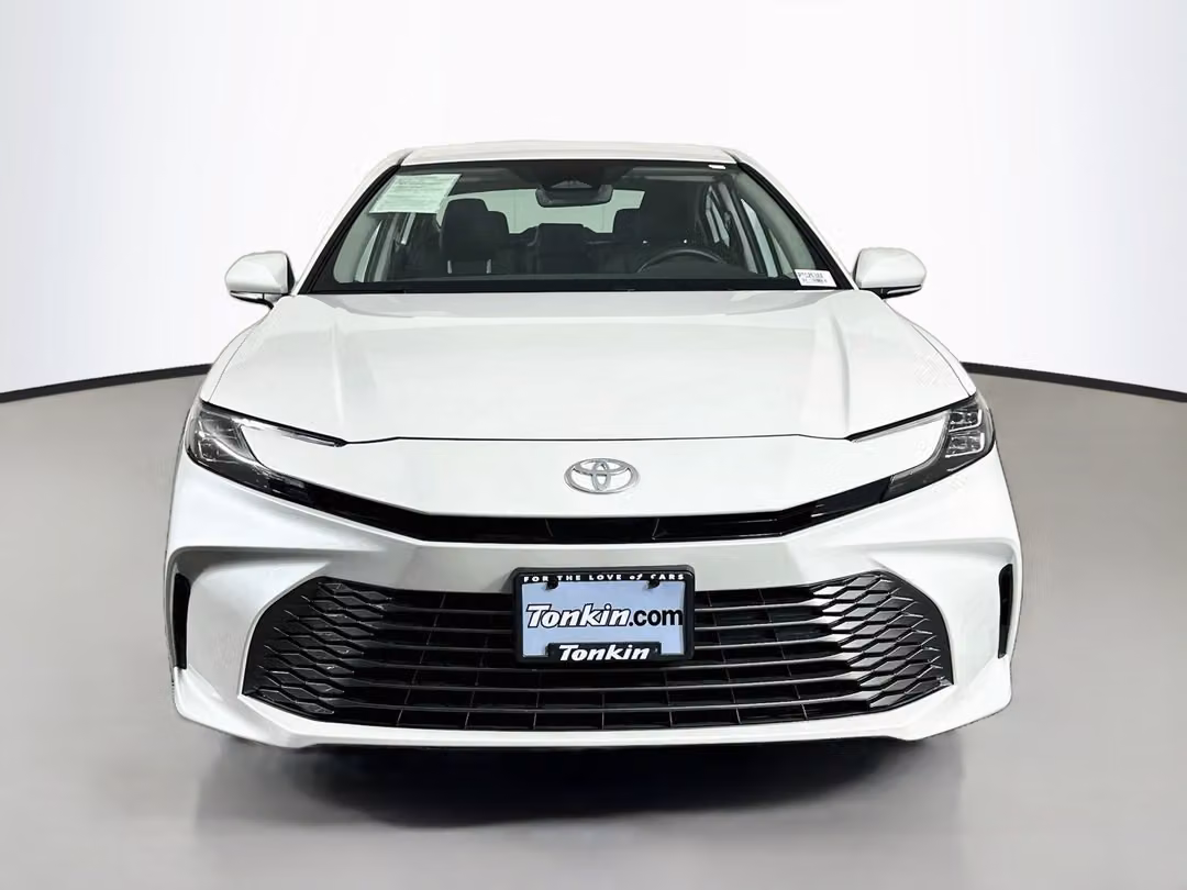 2025 Toyota Camry XLE - Image 2
