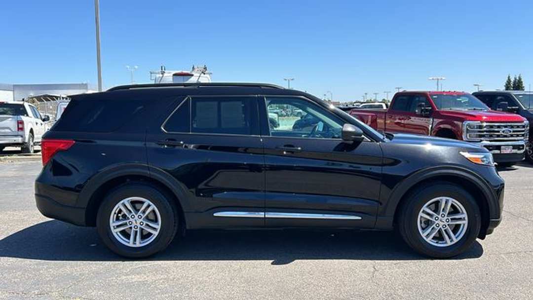 2023 Ford Explorer XLT - Image 2
