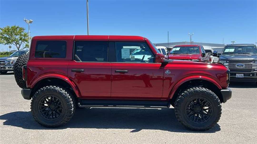 2026 Ford Bronco Outer Banks - Image 2