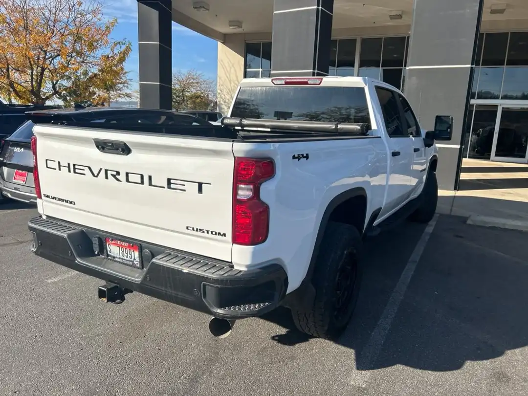 2024 Chevrolet Silverado 2500Hd Custom - Image 3