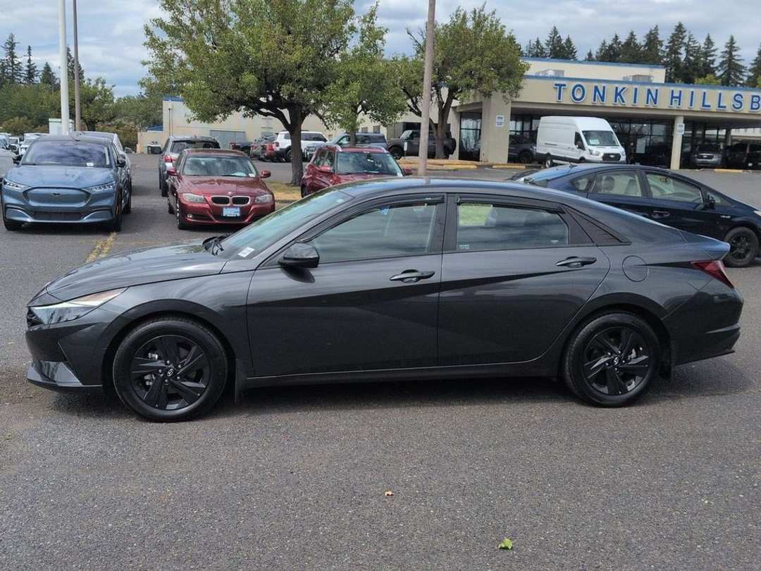 2023 Hyundai Elantra SEL - Image 2