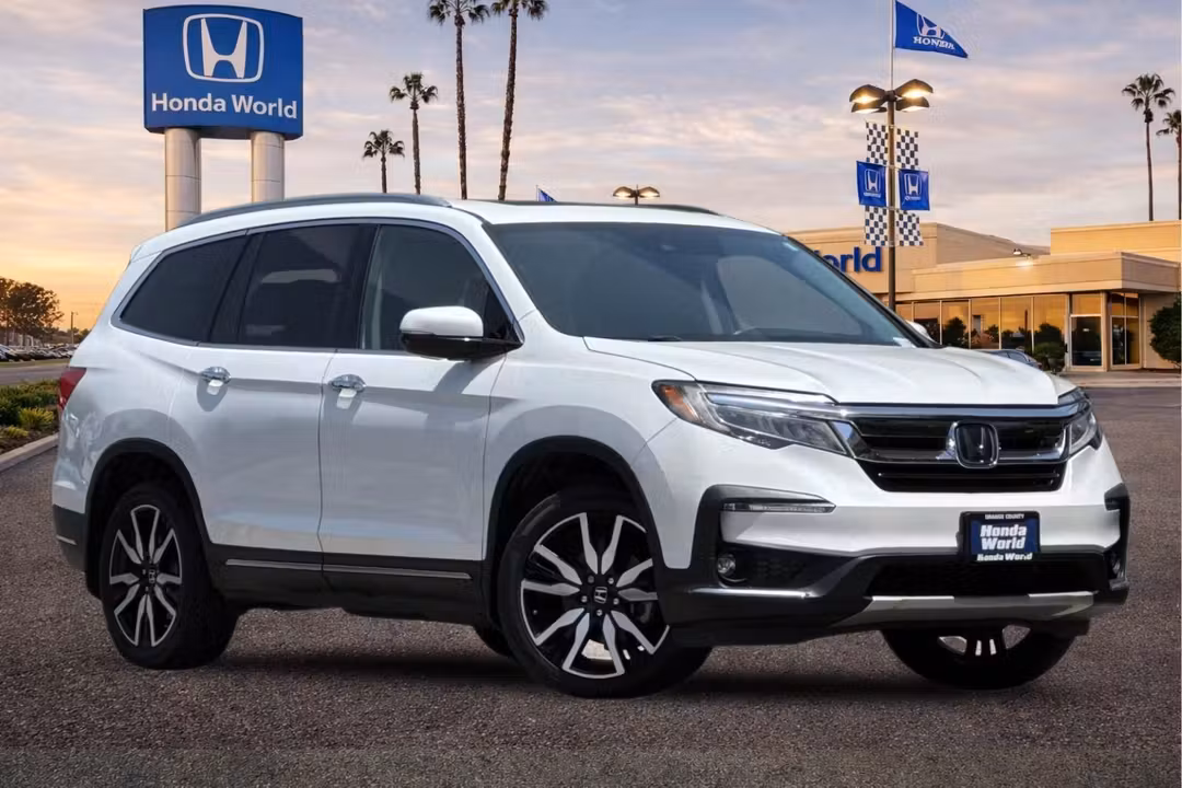 2020 Honda Pilot Touring - Image 2