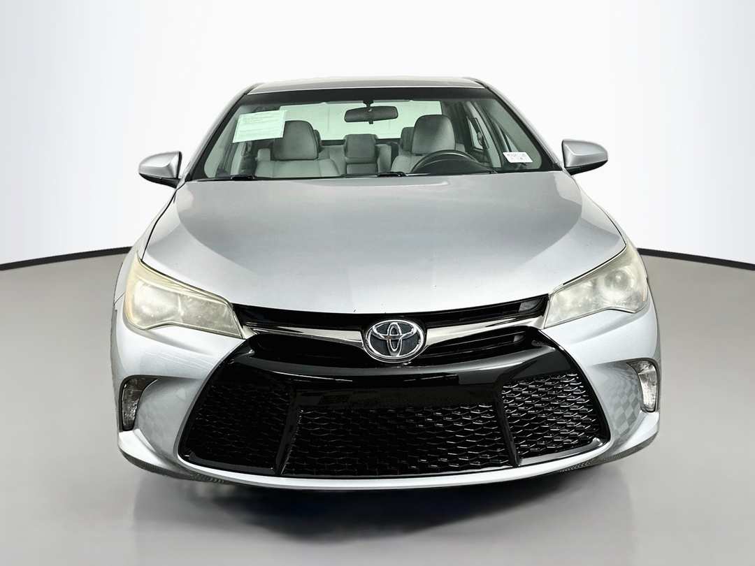 2016 Toyota Camry SE - Image 2