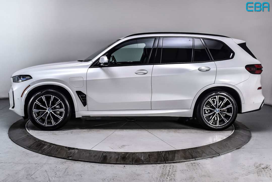 2024 BMW X5 xDrive50e - Image 3