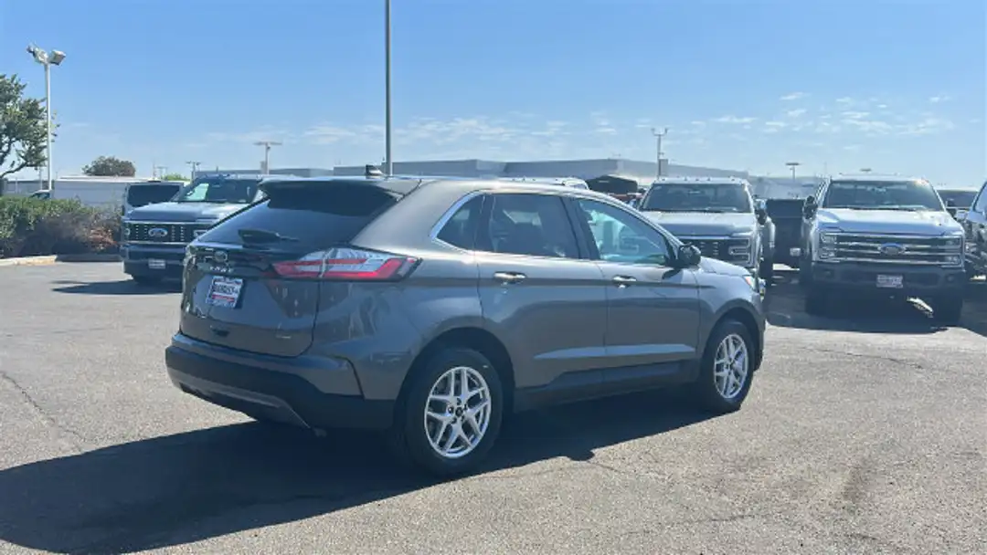 2023 Ford Edge SEL - Image 3