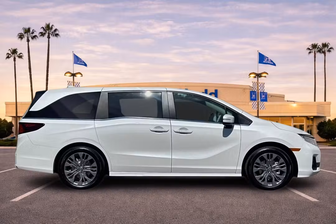 2026 Honda Odyssey Touring - Image 3