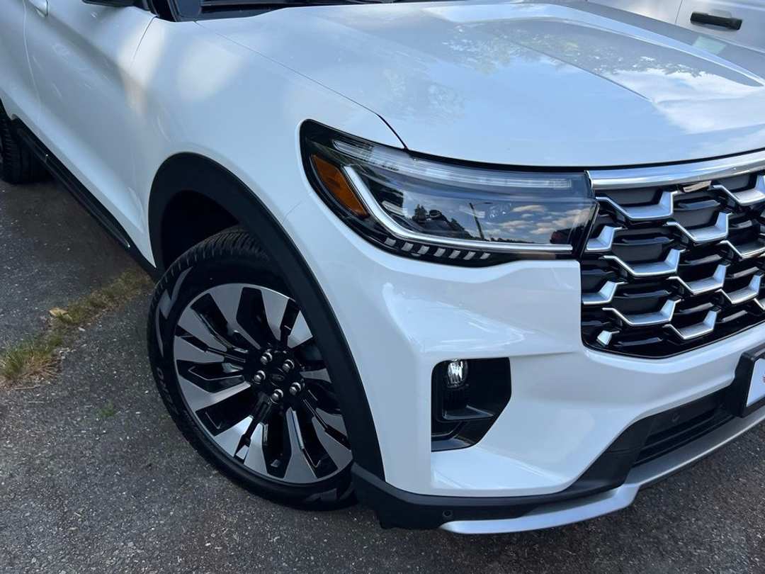 2026 Ford Explorer Platinum - Image 2