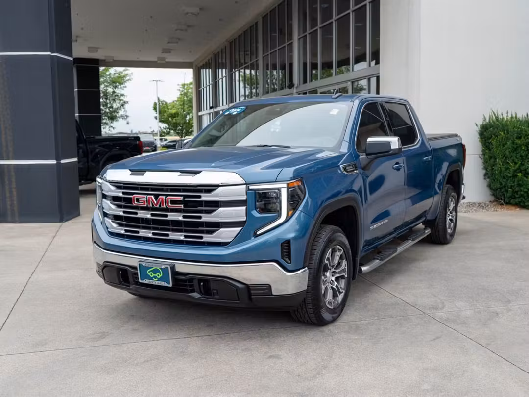 2024 GMC Sierra 1500 SLE - Image 3