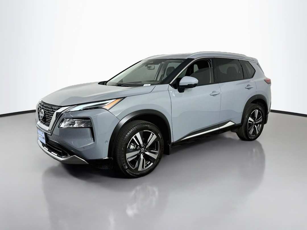 2022 Nissan Rogue Platinum - Image 3