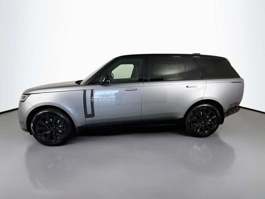 2026 Land Rover Range Rover SE - Image 2