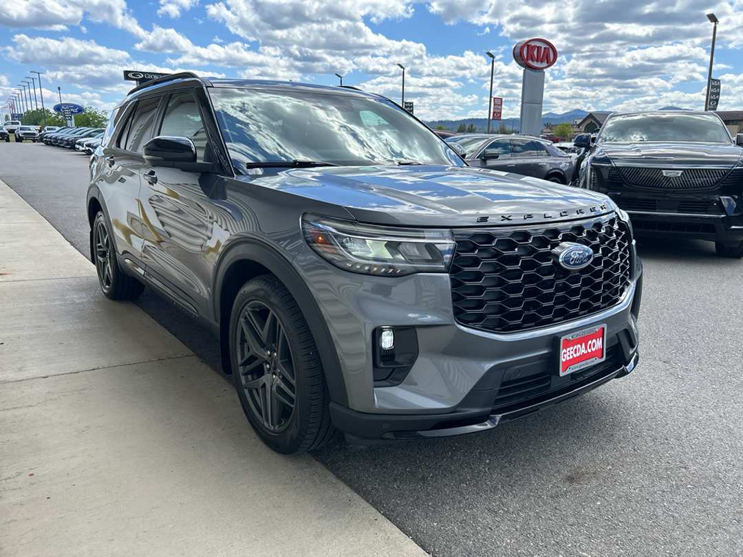 2025 Ford Explorer ST - Image 3