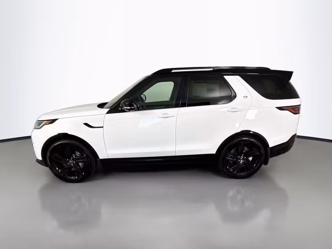 2026 Land Rover Discovery Dynamic SE - Image 2